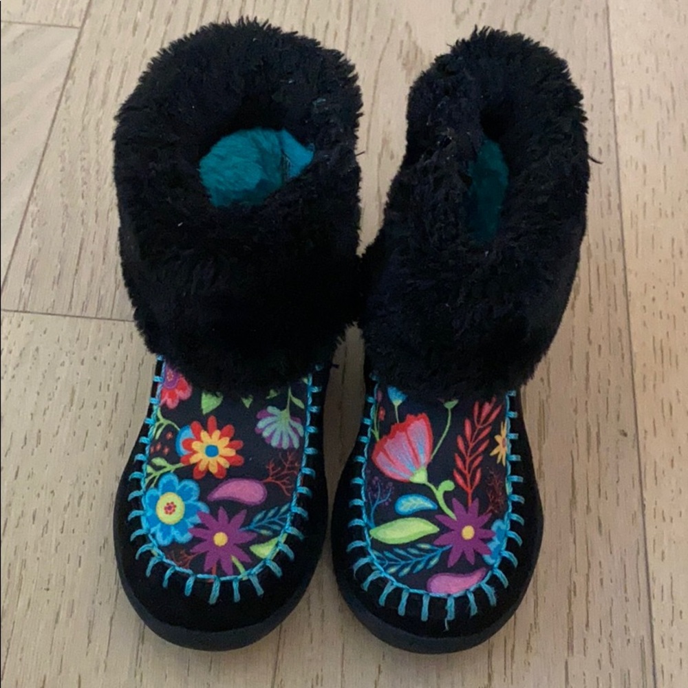 Cozy toddler boots
